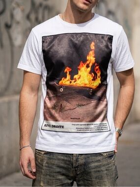 Bastille Flaming SkateboardRive Droit T-Shirt